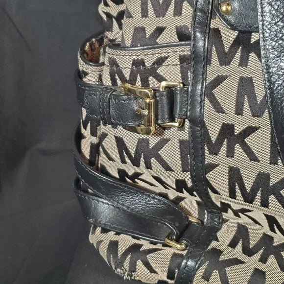 Large Michael Kors Gansevoort Bag - Picture 4 of 12